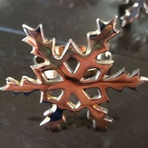 8 Vintage snowflake Silver plated napkin rings.  Thick.